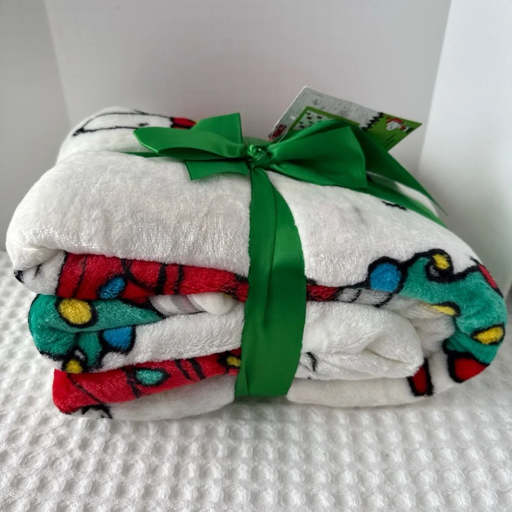 Peanuts White, Red & Green Holiday Throw Blanket